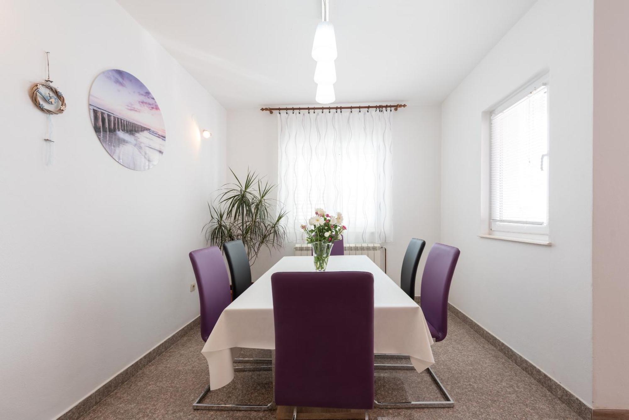 Luxury Apartment With Garden Jacuzzi And Wellness โตรกีร์ ภายนอก รูปภาพ