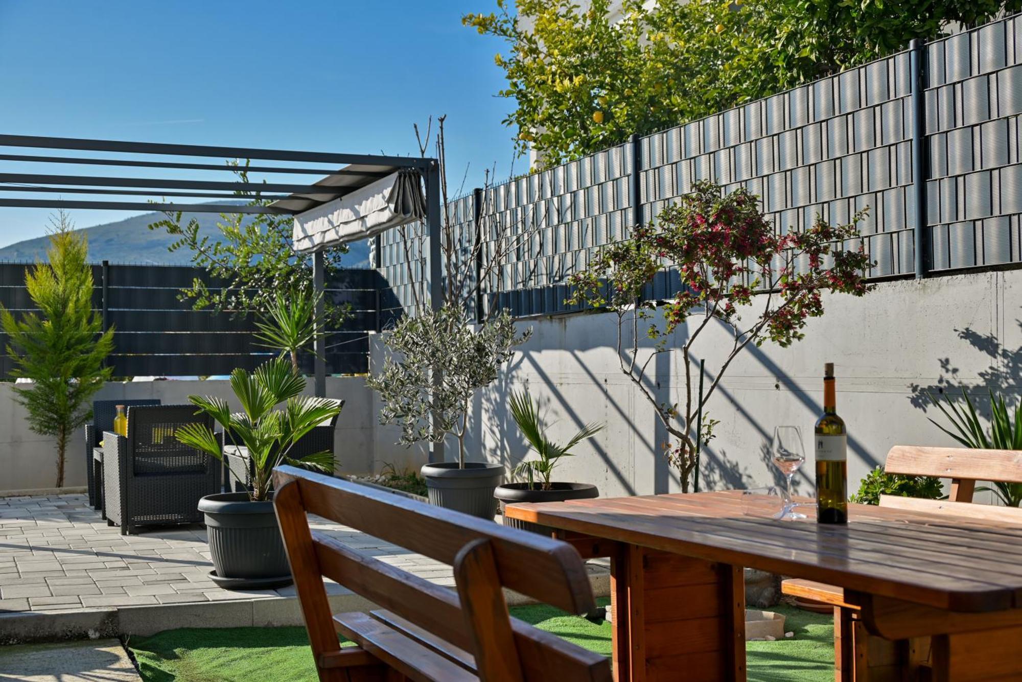 Luxury Apartment With Garden Jacuzzi And Wellness โตรกีร์ ภายนอก รูปภาพ