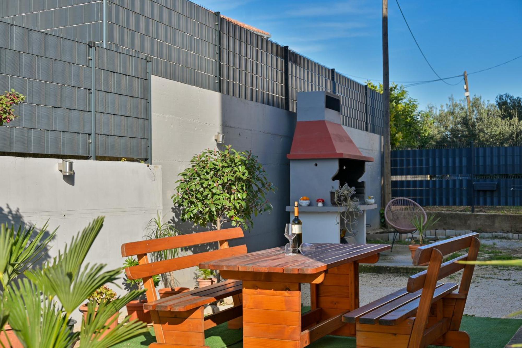 Luxury Apartment With Garden Jacuzzi And Wellness โตรกีร์ ภายนอก รูปภาพ