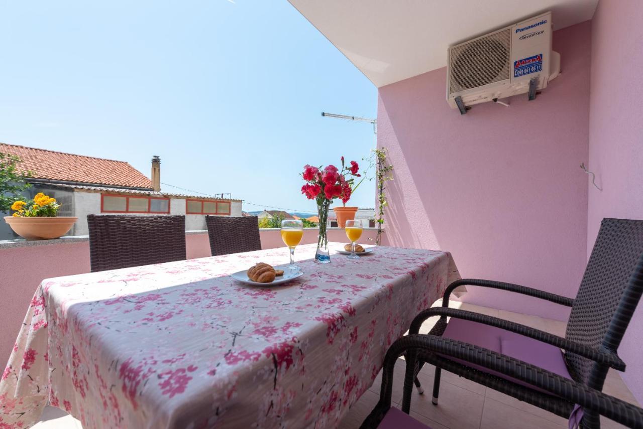 Luxury Apartment With Garden Jacuzzi And Wellness โตรกีร์ ภายนอก รูปภาพ