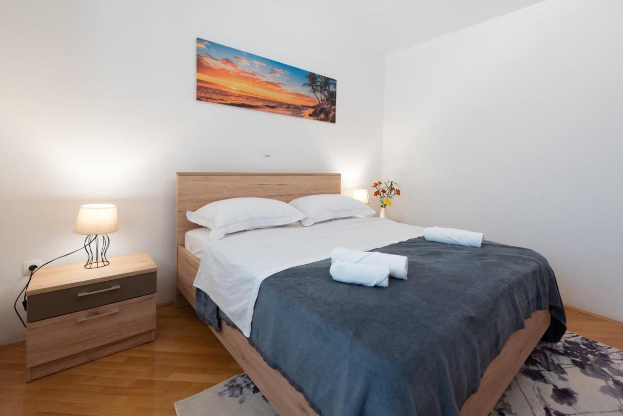 Luxury Apartment With Garden Jacuzzi And Wellness โตรกีร์ ภายนอก รูปภาพ